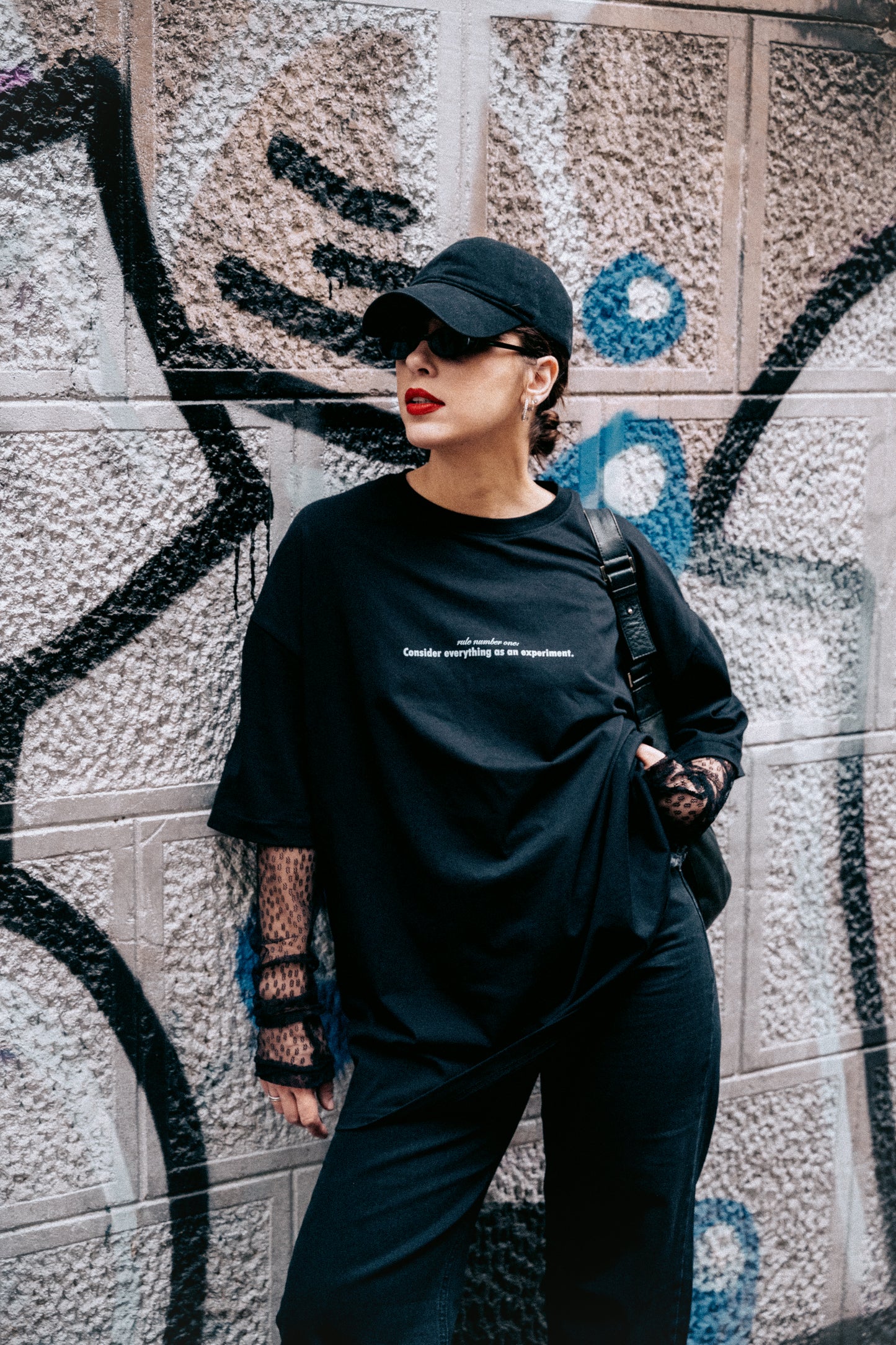 BLACK T-SHIRT