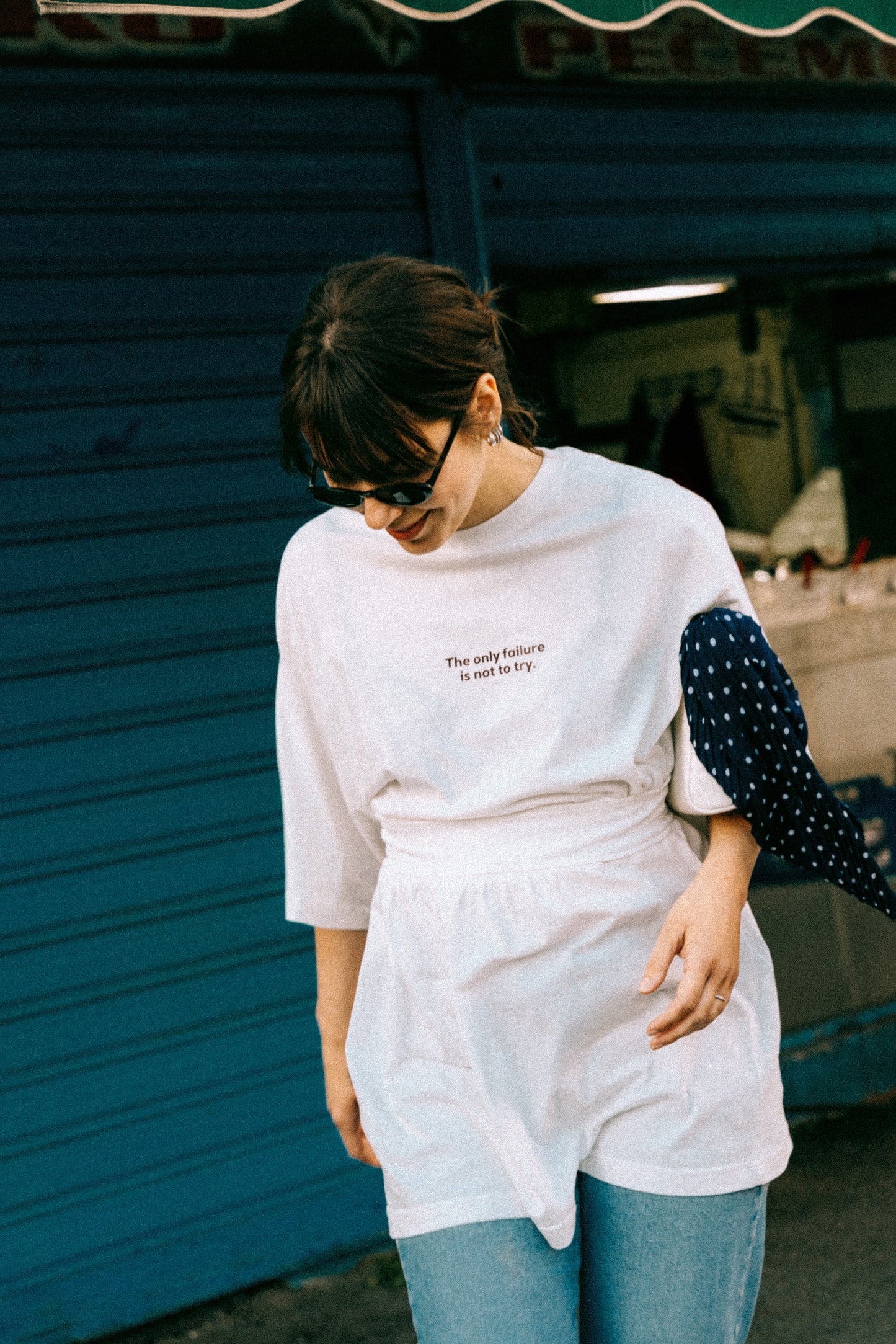 WHITE T-SHIRT