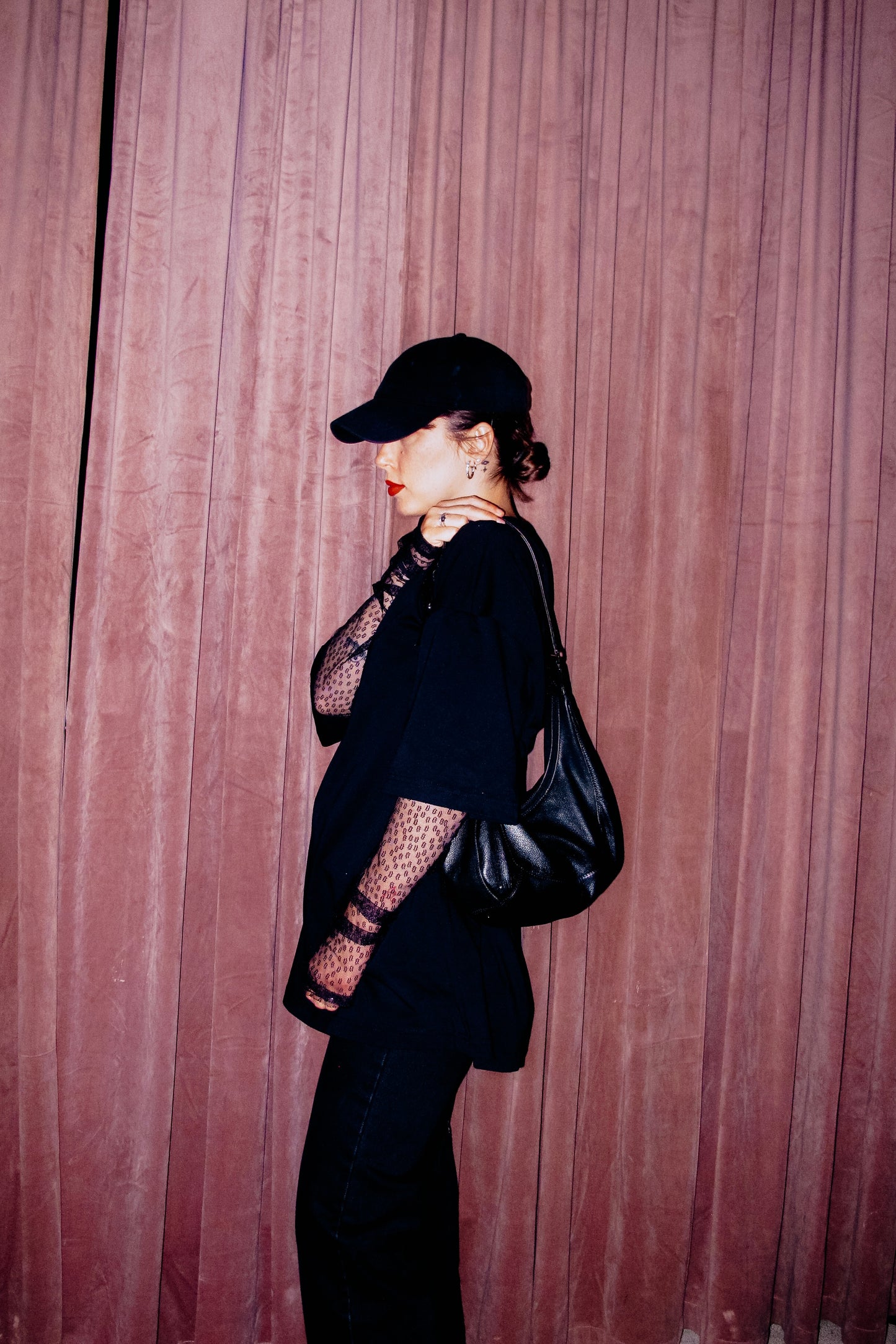 BLACK T-SHIRT