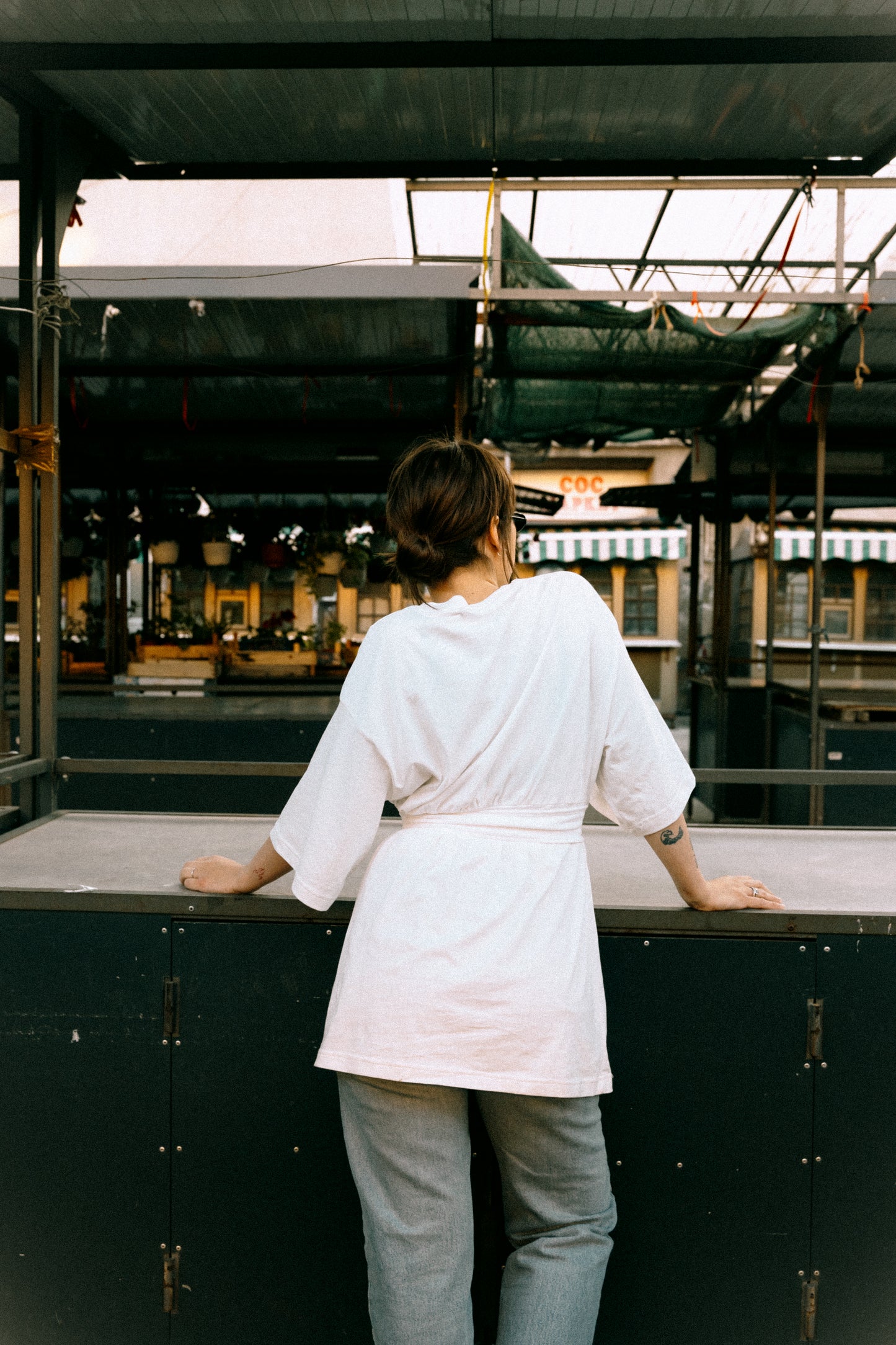 WHITE T-SHIRT
