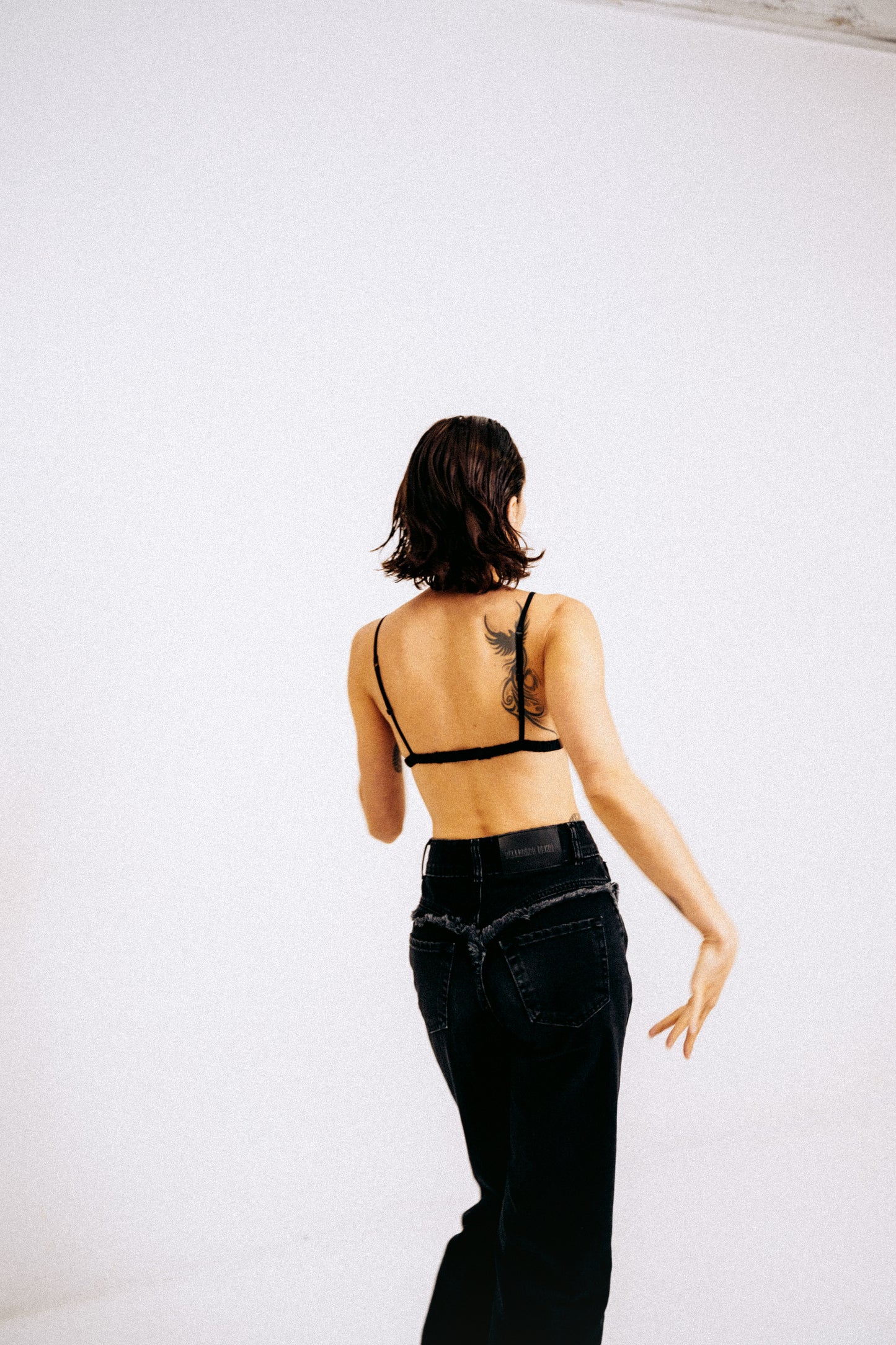 THE BLACK JEANS