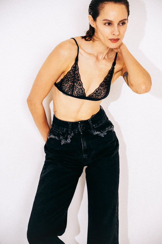 THE BLACK JEANS